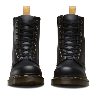 Dr. Martens - VEGAN 1460 black 8-eye boot