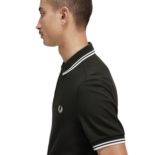 Fred Perry - Twin Tipped Polo Shirt M3600 night green/snow white T50