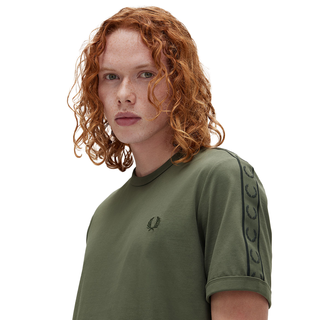 Fred Perry - Contrast Tape Ringer T-Shirt M4613 laurel wreath green/night green W49