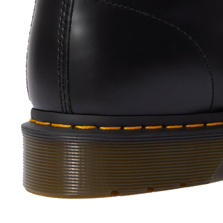 Dr. Martens - 1490 black smooth DMC SM-B 10-eye boot smooth (gelbe Naht)